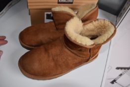 *Kirkland Women’s Shearling Boots Size: 4 (preworn)
