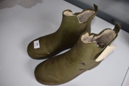 *Waterproof Fur Lined Boots Size: 10 (preworn)