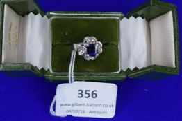18ct White Gold Ring with Sapphire Size: O, 5.2g