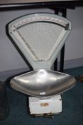 Avery Vintage Enamel Shop Scales