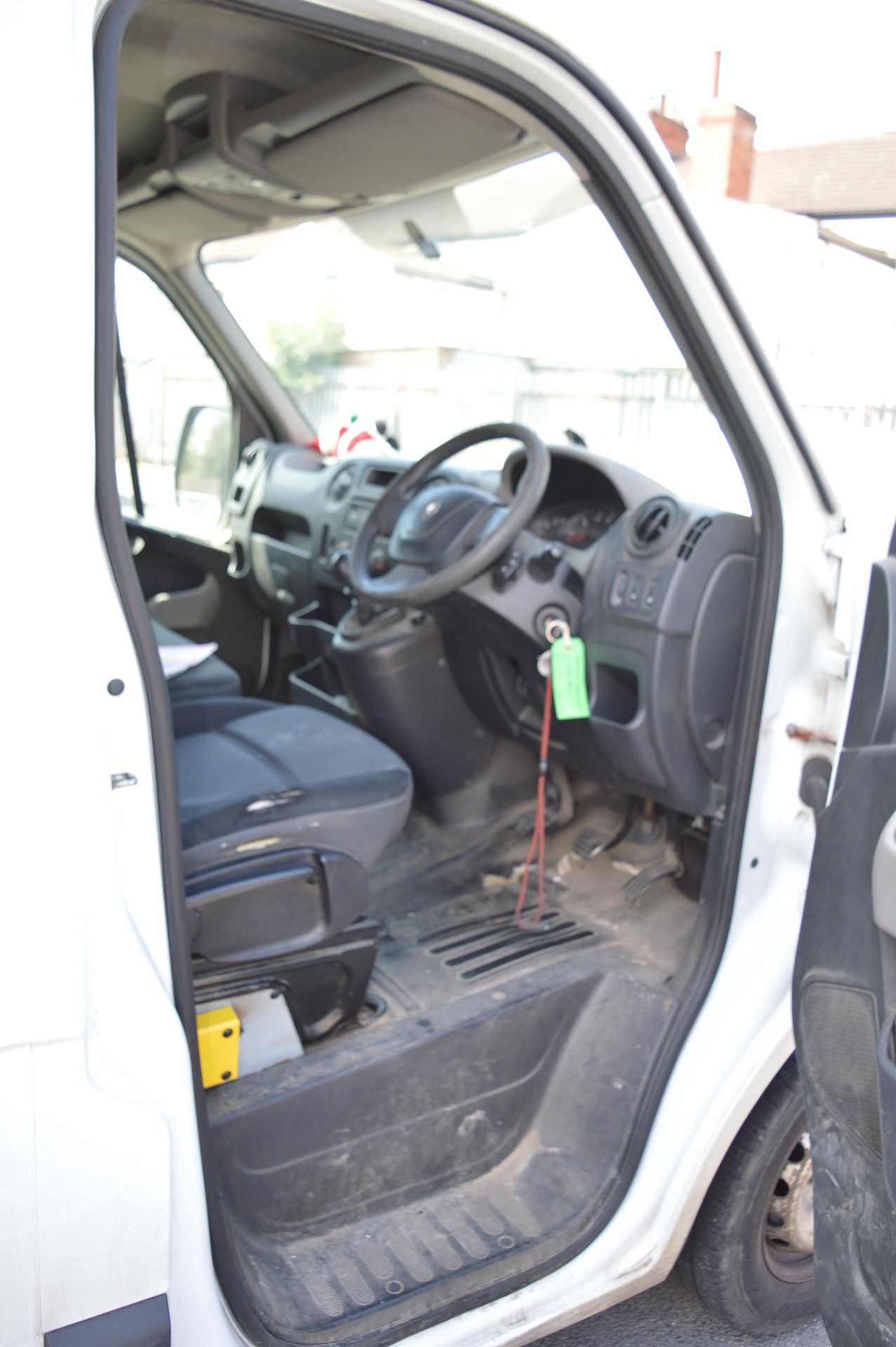 *Renault Master LL35 Business Luton Van with Tail Lift , Reg: LJ15 FFW, Mileage: 173635 miles - Image 2 of 10