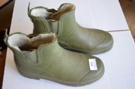 *Weatherproof Boots Size: 10