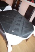 *13x Black and 1`3x White Tablecloths