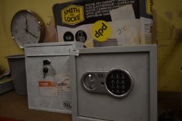 *3x Safety Cabinets (no keys)