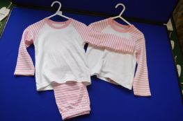 *2x Pink & White Pyjama Sets Size: 6-12 months