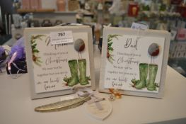 *2x Mum & Dad Plaques, plus Tokens