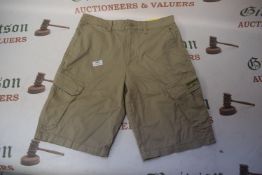 *Union Bay Men’s Cream Cargo Shorts Size: 32