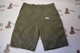 *Union Bay Men’s Green Cargo Shorts Size: 32