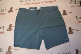 *Farah Men’s Teal Shorts Size: 40