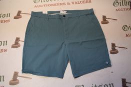 *Farah Men’s Teal Shorts Size: 40