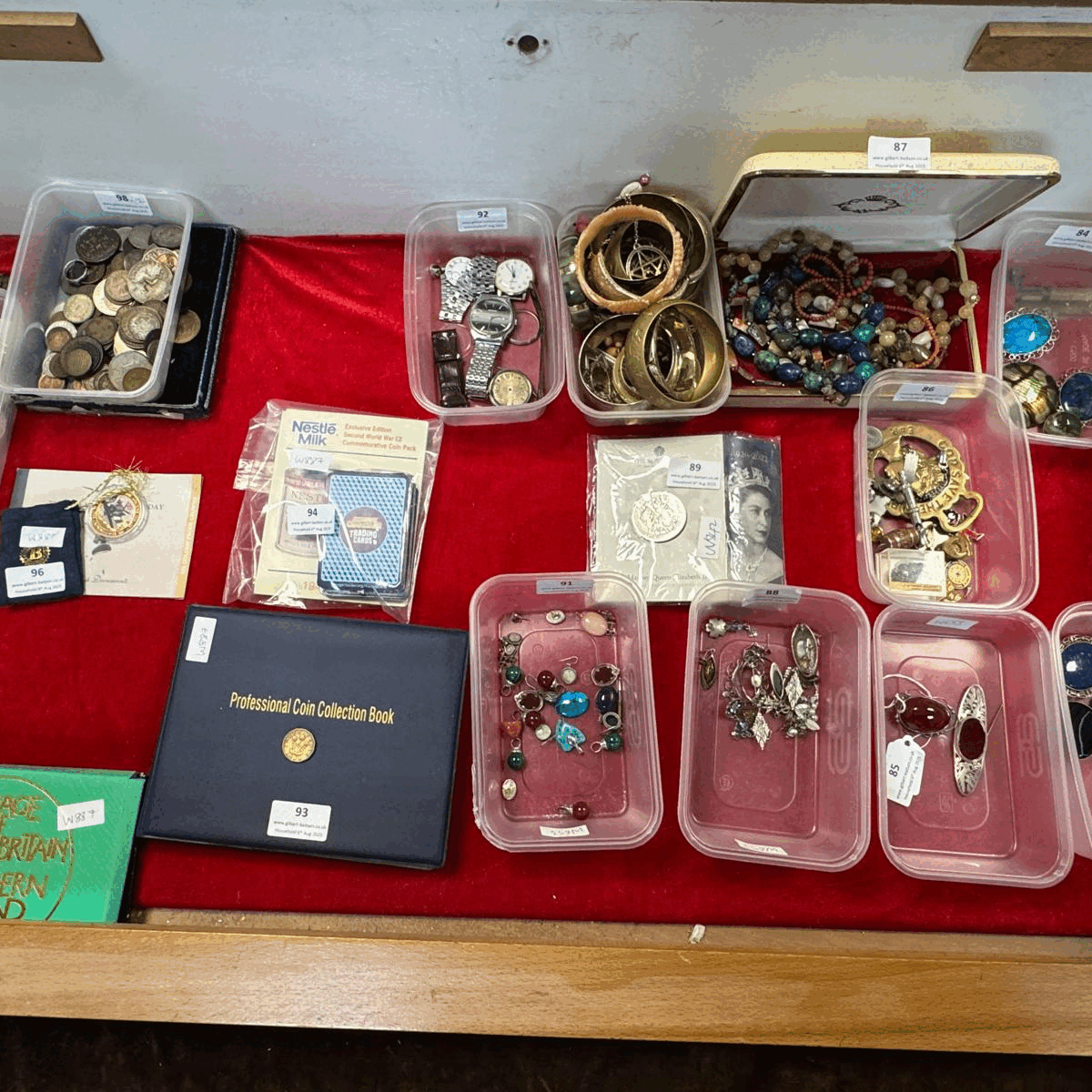 8750 - 400 Lots Mid-Century Furniture and Household Effects Items of Gold and Silver, Small Collectables and Curios, Etc.