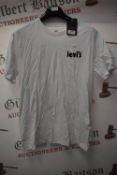 *Levi’s White T-Shirt Size: M