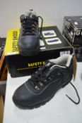 Safety Shoes Size: 9