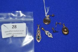 9ct Gold Jewellery Oddments Including Single Earrings, Pendants, etc. 4.0g total