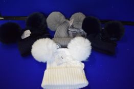 *4x Assorted Pompom Hats