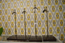 *4x Hat Display Stands