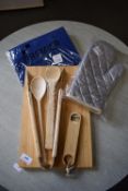 *Barbecue Giftset Including Chopping Board, BBQ Utensils, Bottle Opener, Apron, Heat Protector Mitt