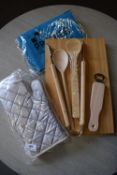 *Barbecue Giftset Including Chopping Board, BBQ Utensils, Bottle Opener, Apron, Heat Protector Mitt