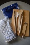 *Barbecue Giftset Including Chopping Board, BBQ Utensils, Bottle Opener, Apron, Heat Protector Mitt