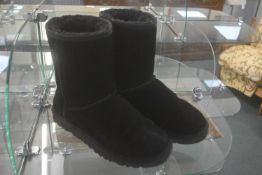 Pair of Ugg Boots Size: 5