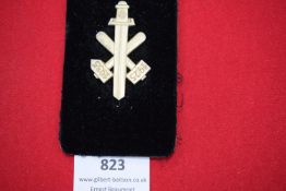 A 1925–1935 commemorative badge, featuring crossed standards with swastika and dates. Retains
