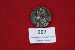 Goethe commemorative badge depicting Johann Wolfgang von Goethe in profile with classical motifs,