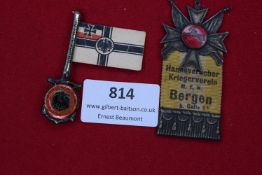 Two items, including 1916 Flottenverein donation badge in the form of a key with flag, and