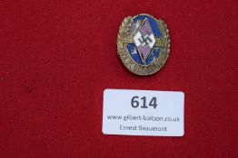 Reichs Winner (Reichssieger) 1942 Badge, enamelled in red, white, and blue, with oakleaf wreath