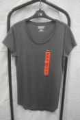 *Kirkland Green Round Neck T-Shirt Size: M