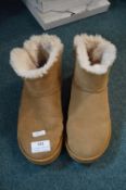 Pair of Ugg Boots Size: 5 (preworn)