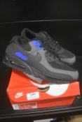 *Nike Air Max 90 Black & Grey Trainers Size: 8