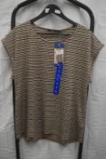 *Ellen Reyes Tan & Black Tops Size: L