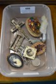 Vintage Costume Jewellery Brooches etc.