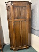 1920s Linenfold Hallrobe