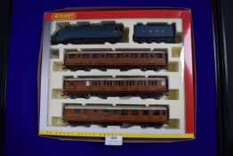 Hornby OO Gauge Scale Model Train Set LNER Kingfisher Loco, and Flying Scotsman Carriages