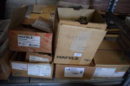 *Quantity of Assorted Hinges and Baseplates