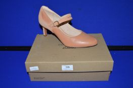 Clarkes Dancer Reece Lady’s Sandstone Leather Shoes Size: 7 (new with packaging)