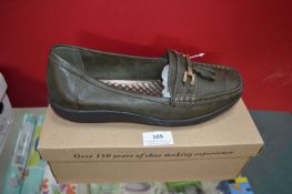 Cushion Walk Lady’s Olive Loafers Size: 7 (new with packaging)