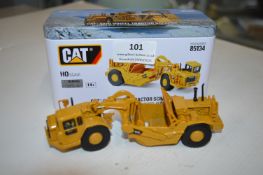 CAT HO Scale Diecast Model 67G Wheel Tractor Scraper in Presentation Tin