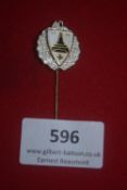 Commemorative Völkerschlachtdenkmal stickpin, silvered oakleaf wreath with central enamel shield