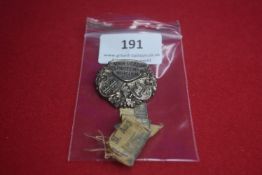 German sports association badge, silvered metal medallion with oakleaf wreath enclosing two shields,