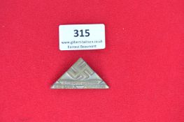Triangular Metal Commemorative Badge “Arbeitsschlacht” – Bronze pressed metal badge inscribed