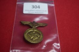 Pressed Bronze Event Badge “Tag der Arbeit Nürnberg 1936” – A two-part bronze finished badge with