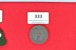 Deutsche Fechtmeisterschaften Hannover 1938 Badge – A circular pressed bronze badge with castle