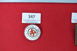 Enamelled Freie Schmetterernschaft Badge – A circular white enamel badge with red central symbol and