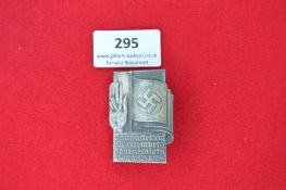 Stuttgart Gauparteitag Badge 1934 – A rectangular pressed badge depicting raised hand alongside