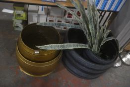 *2x Gold and 2x Charcoal Decorative Planters