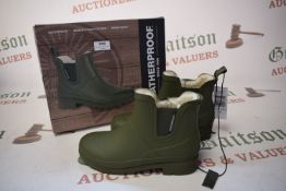*Weatherproof Olive Green Waterproof Memory Foam Ankle Boots Size: 4 (AF - one pull tab unattached)