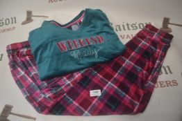 *Jane & Bleecker Long Sleeve Pyjama Set Size: L