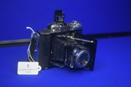 Mid-20th Century Zeiss Ikon Nettar Folding Camera with Novar-Anastigmat 75mm F/4.5 Lens in a